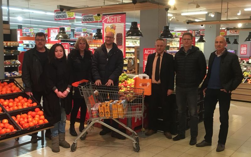 Damster ondernemers doen boodschappen voor Voedselbank